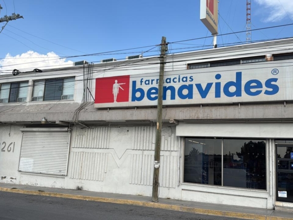 Fachada del edificio comercial en venta sobre Blvd. Antonio Cárdenas, Miravalle, Saltillo