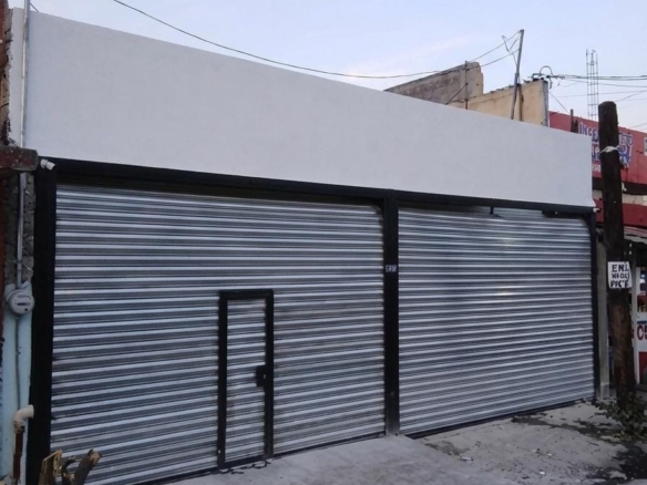 Fachada del inmueble con local y vivienda en Presidente Cárdenas 1285, Zona Centro de Saltillo