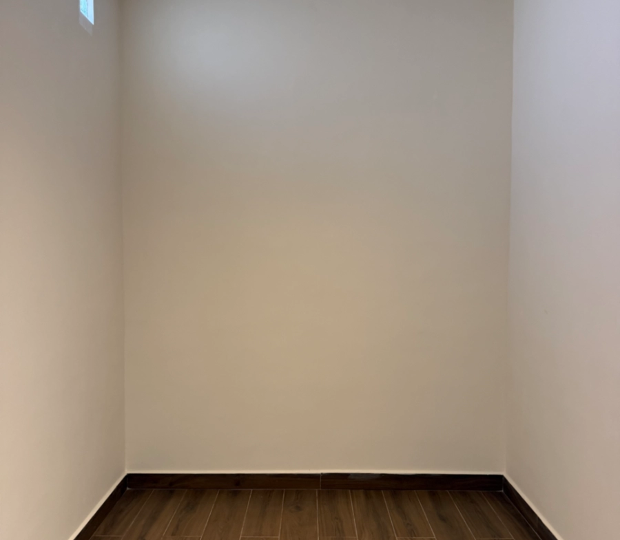 Espacio interior con piso de madera de casa en venta en Vivento Residencial, Saltillo